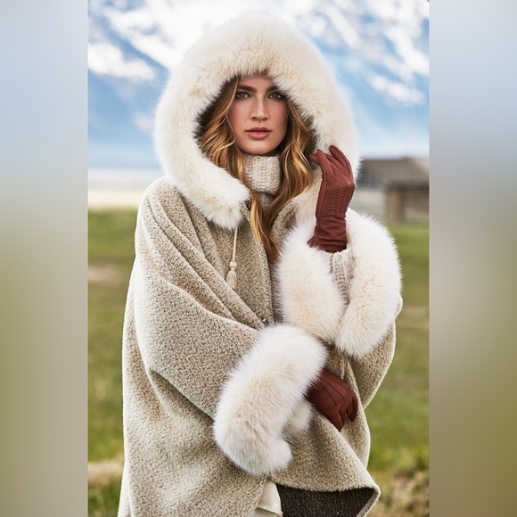 Skye Hooded Alpaca Wool-Blend Cape with Fur Trim - Picture 4 of 10